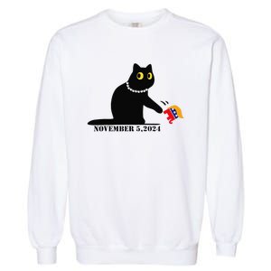 Cat Ladies For Kamala Harris 2024  Funny Cat With Pearls Garment-Dyed Sweatshirt