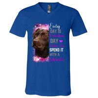 Chocolate Labrador Mom Funny Valentines Day Dog Lovers Brown Gift V-Neck T-Shirt