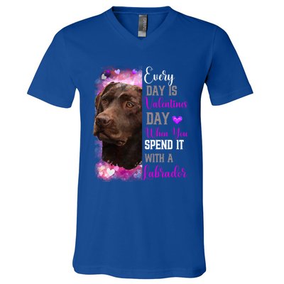 Chocolate Labrador Mom Funny Valentines Day Dog Lovers Brown Gift V-Neck T-Shirt