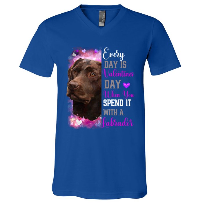 Chocolate Labrador Mom Funny Valentines Day Dog Lovers Brown Gift V-Neck T-Shirt