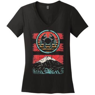 Crab Lover Retro Crabbing Vintage 80s Style Fishing Hunting Women's V-Neck T-Shirt