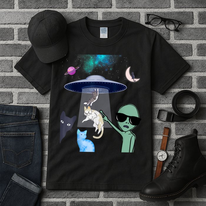 Cat Lovers UFO Space Abduction Of Cats By Aliens Design Tall T-Shirt