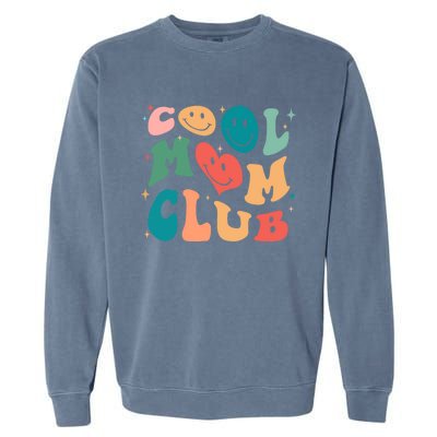 Cool Mom Club Groovy Retro Smile Cool Mom Club Aunties Gift Garment-Dyed Sweatshirt