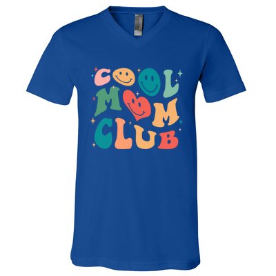 Cool Mom Club Groovy Retro Smile Cool Mom Club Aunties Gift V-Neck T-Shirt