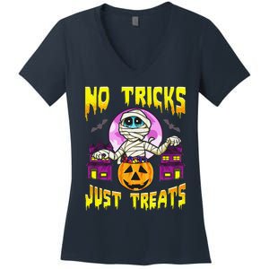 Cute Mummy Halloween No Tricks Just Treats Spooky Costume Women's V-Neck T-Shirt