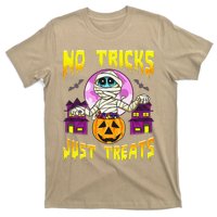 Cute Mummy Halloween No Tricks Just Treats Spooky Costume T-Shirt