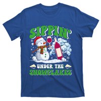 Christmas Market Sippin Under The Snowflakes Mulled Wine Gift T-Shirt