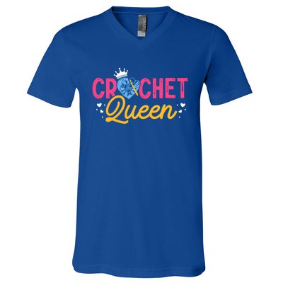 Crochet Queen Crocheting Knitting Crochet Lovers Knitters Funny Gift V-Neck T-Shirt