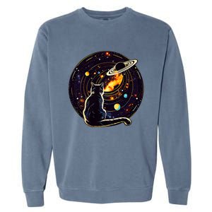 Cat Staring At Planet Saturn Cat Dad Cat Lover Garment-Dyed Sweatshirt