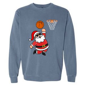 Christmas Santa Claus Dunking A Basketball Funny Xmas Great Gift Garment-Dyed Sweatshirt