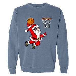 Christmas Santa Claus Dunking A Basketball Xmas Gift Garment-Dyed Sweatshirt