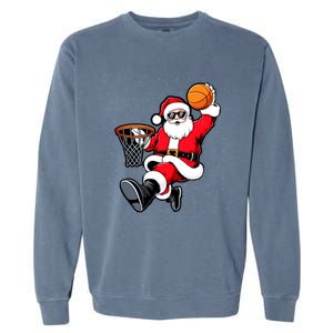 Christmas Santa Claus Dunking A Basketball Xmas Great Gift Garment-Dyed Sweatshirt