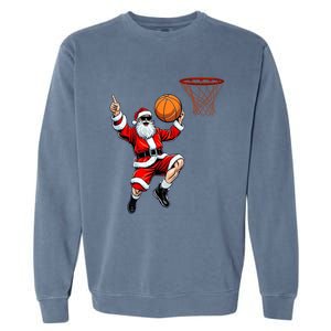 Christmas Santa Claus Dunking A Basketball Xmas Gift Garment-Dyed Sweatshirt