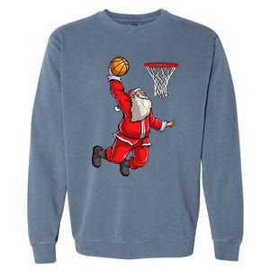 Christmas Santa Claus Dunking A Basketball Boys Xmas Gift Garment-Dyed Sweatshirt