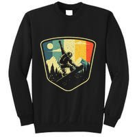 Cool Snowboarding Design Vintage Snowboarder Sweatshirt