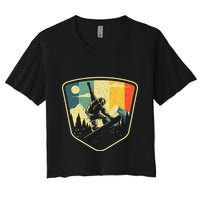 Cool Snowboarding Design Vintage Snowboarder Crop Top