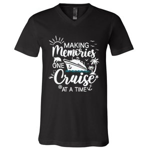 Cruise Ship , Family Cruising Trip V-Neck T-Shirt