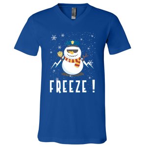 Cop Snow Freeze Police Navidad Police Police Officer Gift V-Neck T-Shirt