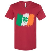 Cool St Patrick's Day Painted Distressed Irish Shamrock Flag V-Neck T-Shirt