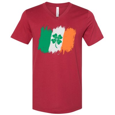 Cool St Patrick's Day Painted Distressed Irish Shamrock Flag V-Neck T-Shirt