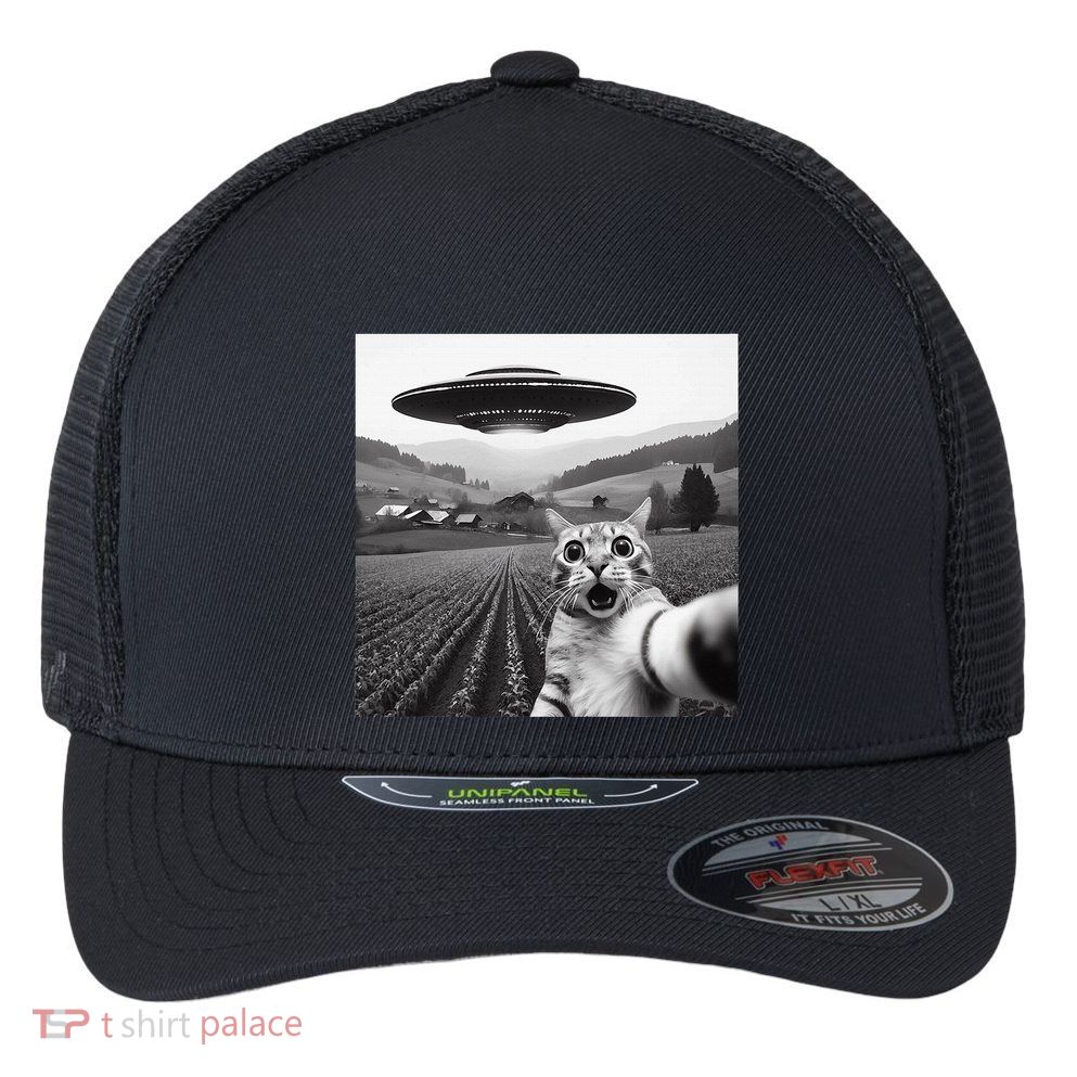Cat Selfie With Alien Ufo Funny Cat Gifts Flexfit Unipanel Trucker Cap