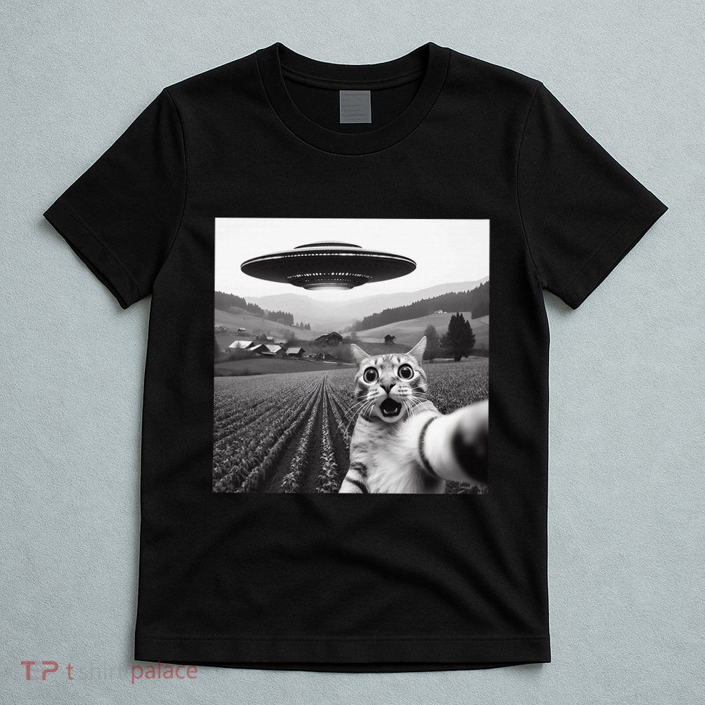 Cat Selfie With Alien Ufo Funny Cat Gifts T-Shirt