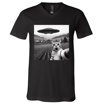 Cat Selfie With Alien Ufo Funny Cat Gifts V-Neck T-Shirt