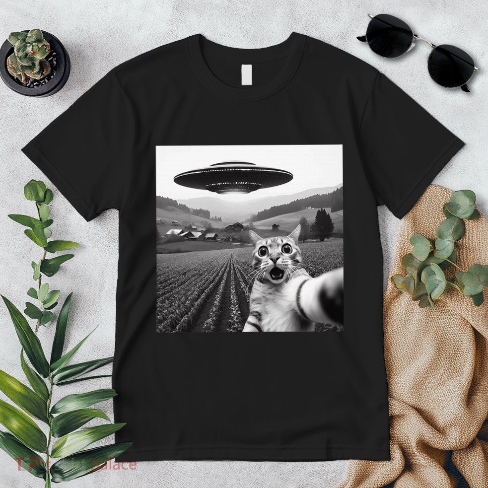 Cat Selfie With Alien Ufo Funny Cat Gifts Premium T-Shirt