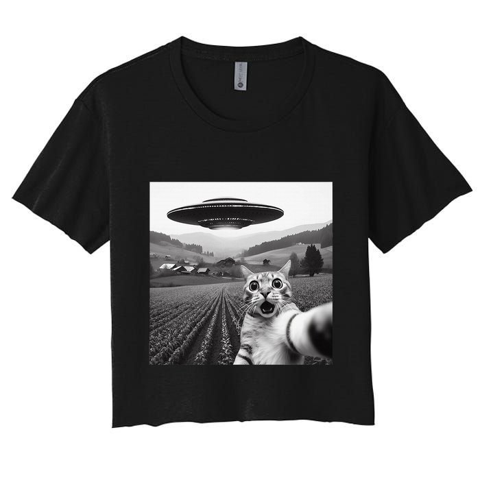 Cat Selfie With Alien Ufo Funny Cat Gifts Women's Crop Top Tee