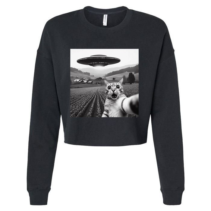 Cat Selfie With Alien Ufo Funny Cat Gifts Cropped Pullover Crew