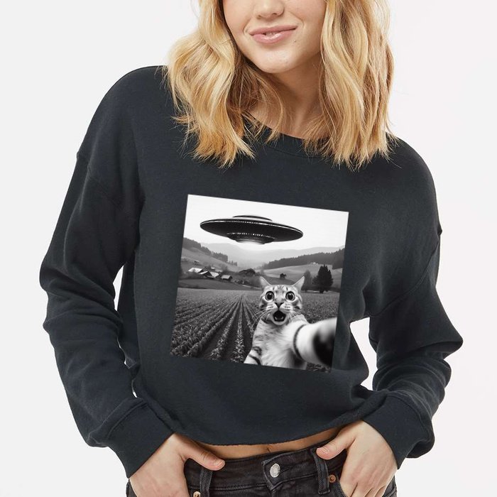 Cat Selfie With Alien Ufo Funny Cat Gifts Cropped Pullover Crew
