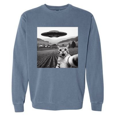 Cat Selfie With Alien Ufo Funny Cat Gifts Garment-Dyed Sweatshirt