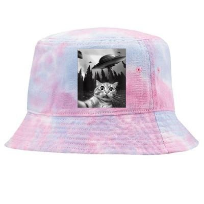 Cat Selfie With Alien UFO Funny Cat Lovers Spaceship Gift Tie-Dyed Bucket Hat