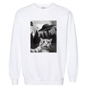 Cat Selfie With Alien UFO Funny Cat Lovers Spaceship Gift Garment-Dyed Sweatshirt