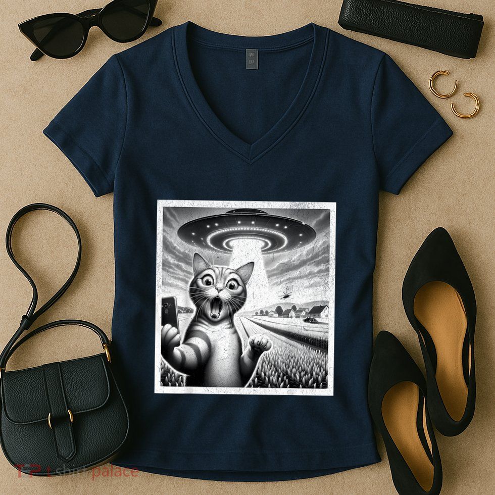 Cat Selfie With Alien Ufo Funny Cat For Women Women's V-Neck T-Shirt