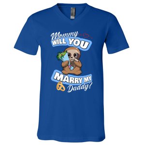 Cute Sloth Wedding Offer Mommy Will You Marry My Daddy Cool Gift V-Neck T-Shirt