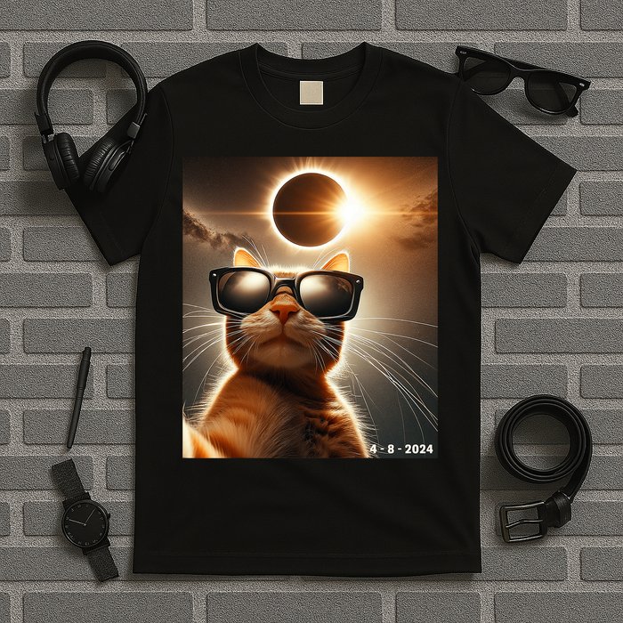 Cat Taking A Selfie With Solar 2024 Eclipse Wearing Glasses T-Shirt