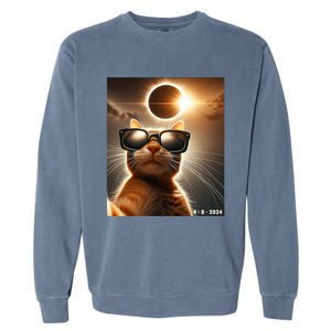 Cat Taking A Selfie With Solar 2024 Eclipse Wearing Glasses Garment-Dyed Sweatshirt