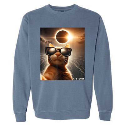 Cat Taking A Selfie With Solar 2024 Eclipse Wearing Glasses Garment-Dyed Sweatshirt