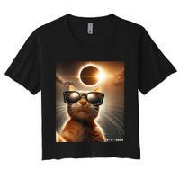 Cat Taking A Selfie With Solar 2024 Eclipse Wearing Glasses Women's Crop Top Tee