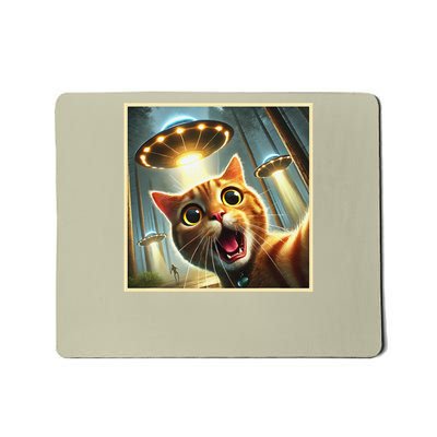 Cat Taking A Selfie With UFO Funny Alien UFO Mousepad