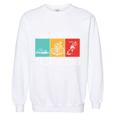 Cool Triathlon For Mom Mother Swimming Running Swim Bike Run Gift Garment-Dyed Sweatshirt