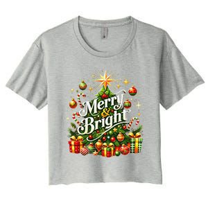 Christmas Tree & Gifts – Holiday Joy Women's Crop Top Tee