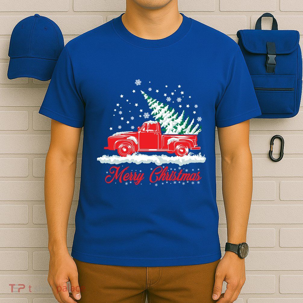 Christmas Tree In Back Of Old Red Pick Up Truck Snowing Cute Gift T-Shirt