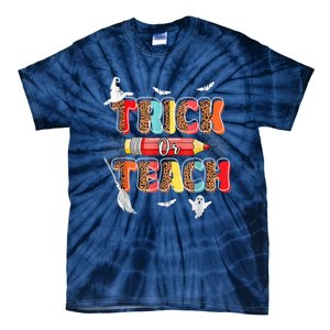 Cute Trick Or Teach Fun Halloween Teacher Leopard Groovy Tie-Dye T-Shirt