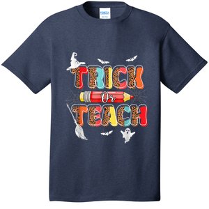 Cute Trick Or Teach Fun Halloween Teacher Leopard Groovy T-Shirt