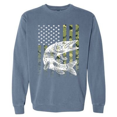 Camouflage Usa Flag Patriotic Fisher Gift Musky Fishing Gift Garment-Dyed Sweatshirt