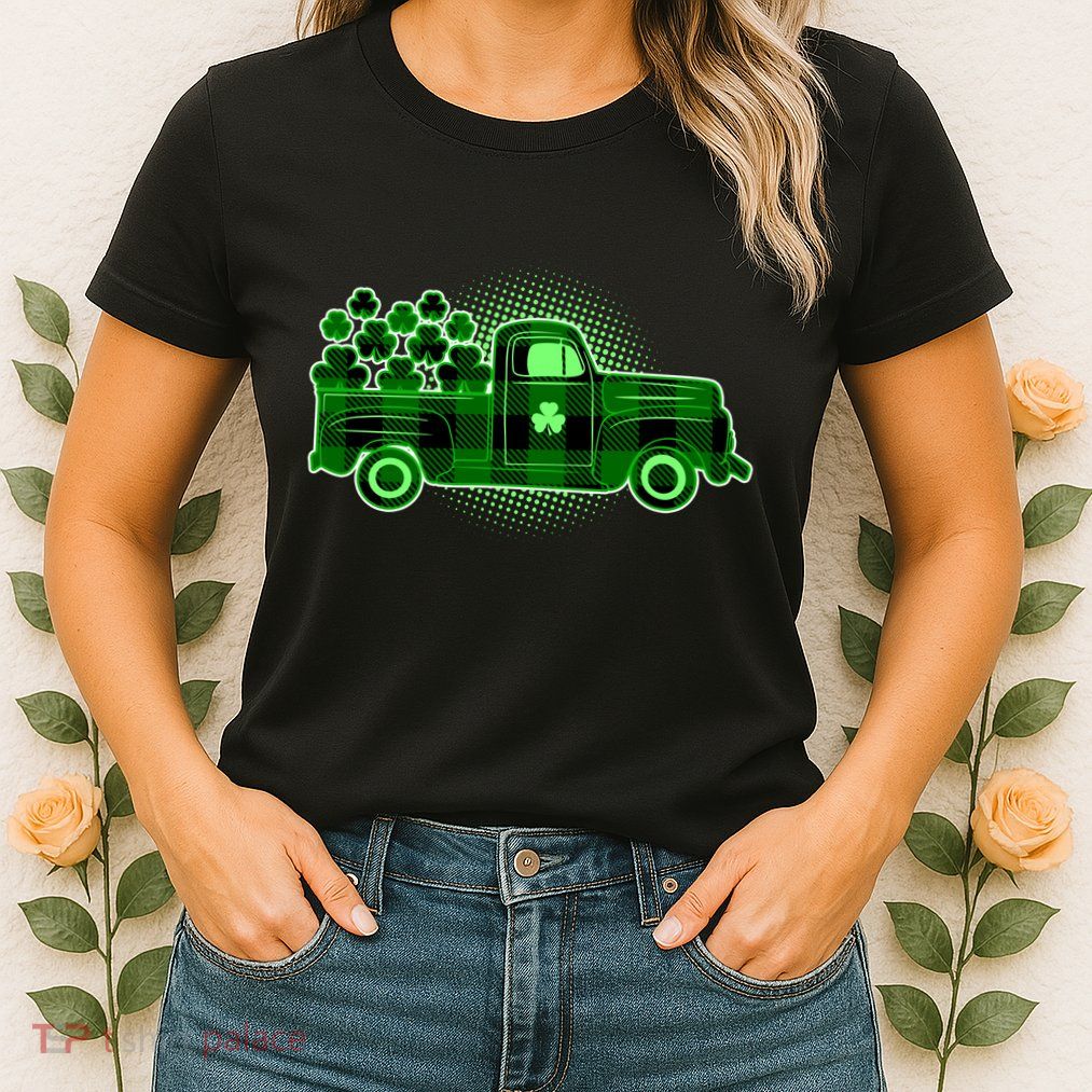 Cute St Patrick's Day Plaid Pick Up Truck Full Of Shamrocks Clovers Womens T-Shirt