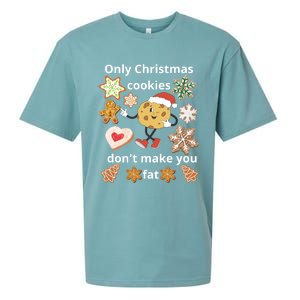 Cookie With SantaS Hat Among Gingerbread Gift Sueded Cloud Jersey T-Shirt