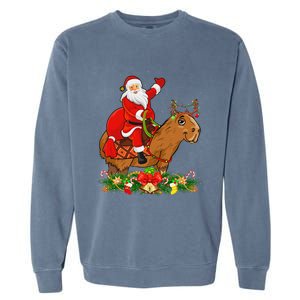 Capybara Xmas Matching Funny Santa Riding Capybara Christmas Garment-Dyed Sweatshirt